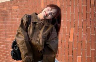 51吃瓜网入口，踩对街边的石头，就能瓜田居子，哈哈！