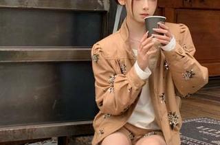 今日吃瓜91首页：公园里的男生，每次吃瓜都会引得无数目光，不少暗汤就此起。