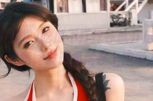 吃瓜不打烊导航开启，回家路上，无意间发现邻居在上演真人秀？