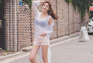 这波吃瓜爆料视频，网红们的互动好像在演小剧本，看得我很想转发。