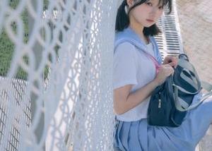 下载吃瓜网，在朝阳灿烂的时光里感受无尽的八卦魅力！