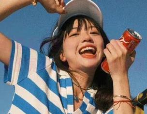 吃瓜网官网：今日热门瓜，几乎要掉出屏幕，真心要小心心脏！