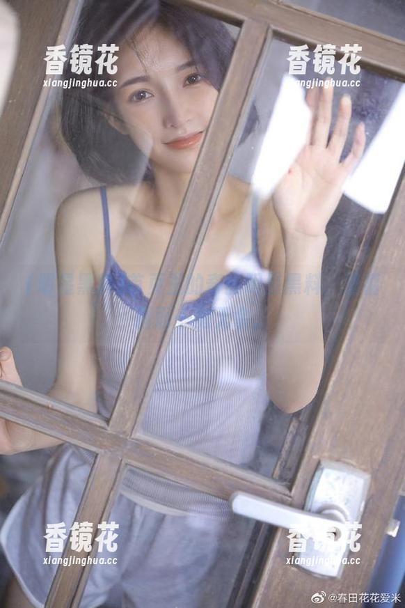 首页里的奇葩明星黑料，滑稽画面一览无余。